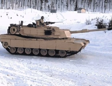 Βίντεο: Δείτε πως ένα M1A1 «ντιρφτάρει» πάνω σε χιόνι